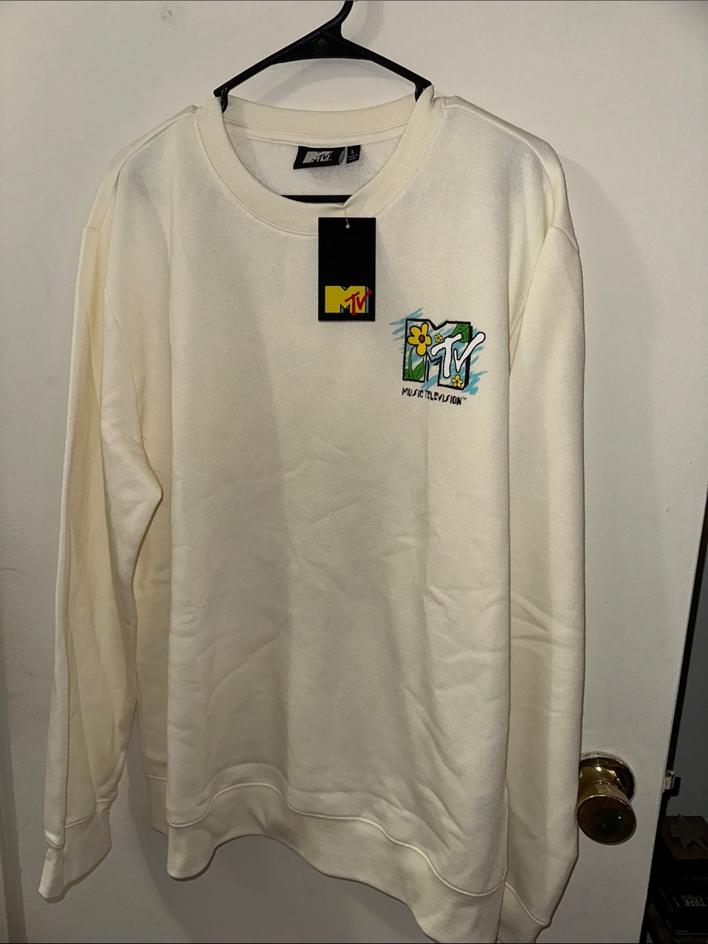 MTV Cream Crewneck Sweater with Colorful Logo - Men Large Sweatshirt